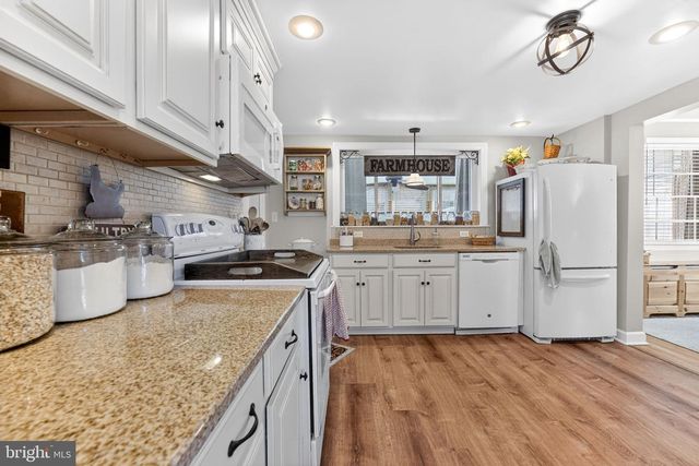 926 BUTTONWOOD ST, Emmaus, PA 18049