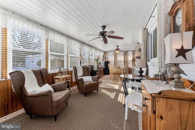 926 BUTTONWOOD ST, Emmaus, PA 18049