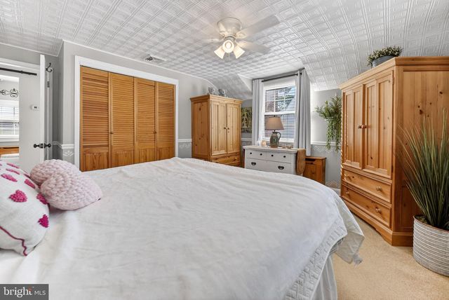 926 BUTTONWOOD ST, Emmaus, PA 18049