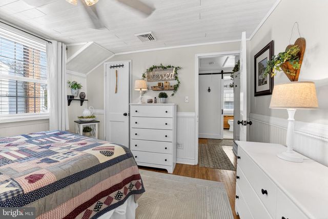 926 BUTTONWOOD ST, Emmaus, PA 18049