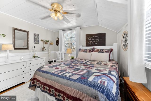 926 BUTTONWOOD ST, Emmaus, PA 18049