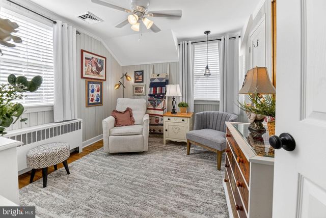 926 BUTTONWOOD ST, Emmaus, PA 18049