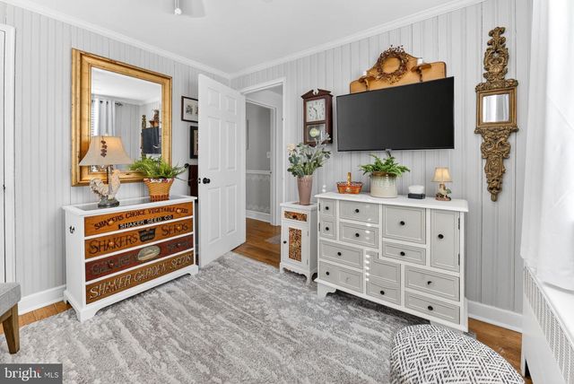 926 BUTTONWOOD ST, Emmaus, PA 18049