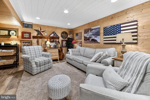 926 BUTTONWOOD ST, Emmaus, PA 18049