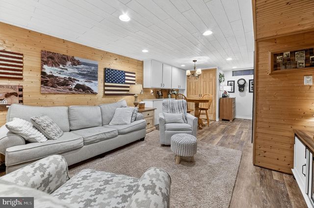 926 BUTTONWOOD ST, Emmaus, PA 18049