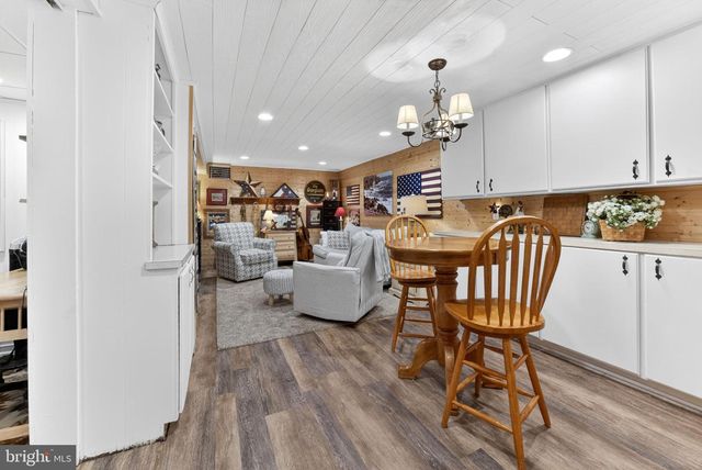 926 BUTTONWOOD ST, Emmaus, PA 18049