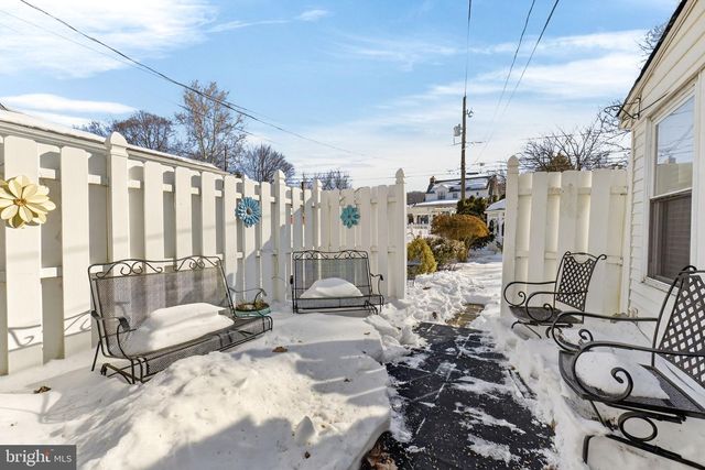 926 BUTTONWOOD ST, Emmaus, PA 18049