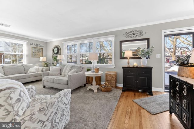 926 BUTTONWOOD ST, Emmaus, PA 18049