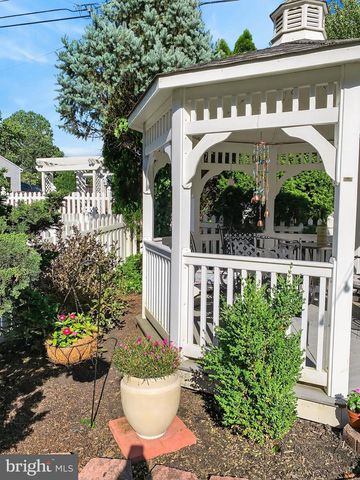 926 BUTTONWOOD ST, Emmaus, PA 18049