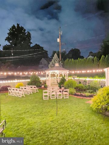 926 BUTTONWOOD ST, Emmaus, PA 18049