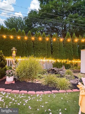 926 BUTTONWOOD ST, Emmaus, PA 18049