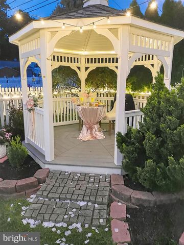 926 BUTTONWOOD ST, Emmaus, PA 18049