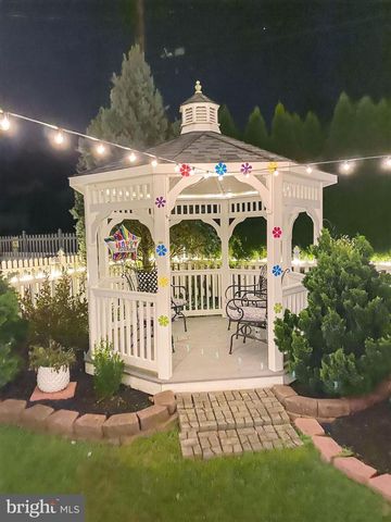 926 BUTTONWOOD ST, Emmaus, PA 18049