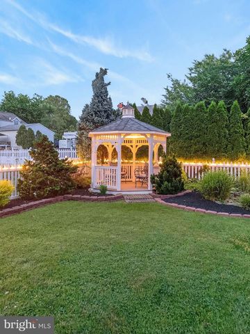 926 BUTTONWOOD ST, Emmaus, PA 18049