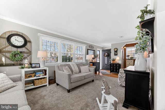 926 BUTTONWOOD ST, Emmaus, PA 18049