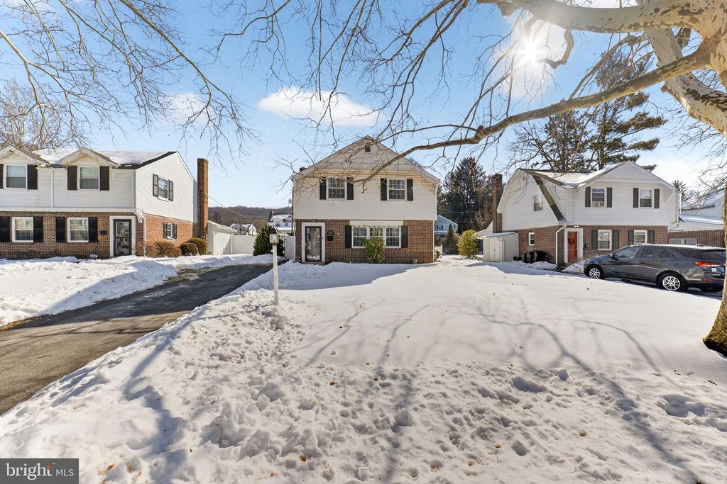 926 BUTTONWOOD ST, Emmaus, PA 18049