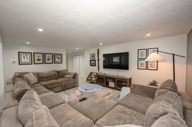 109 Pillsbury Road, Londonderry, NH 03053