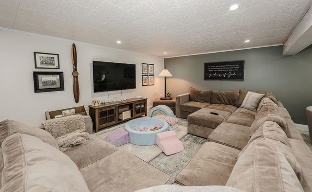 109 Pillsbury Road, Londonderry, NH 03053