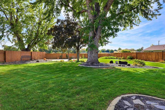 7625 W Cherrywood Dr, Boise, ID 83704