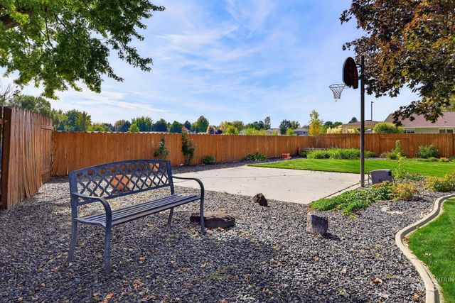7625 W Cherrywood Dr, Boise, ID 83704