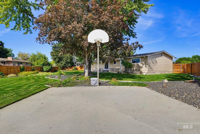7625 W Cherrywood Dr, Boise, ID 83704