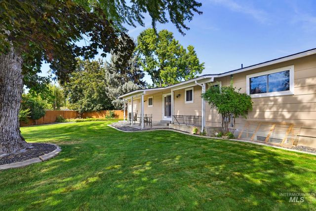 7625 W Cherrywood Dr, Boise, ID 83704