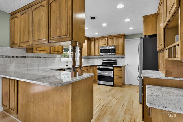 7625 W Cherrywood Dr, Boise, ID 83704