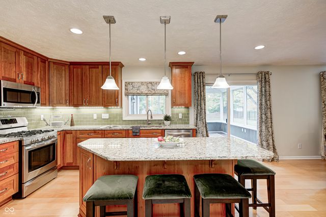 7523 Bramblewood Lane, Indianapolis, IN 46254