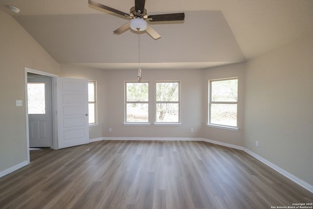 141 Cheyenne Drive, Floresville, TX 78114