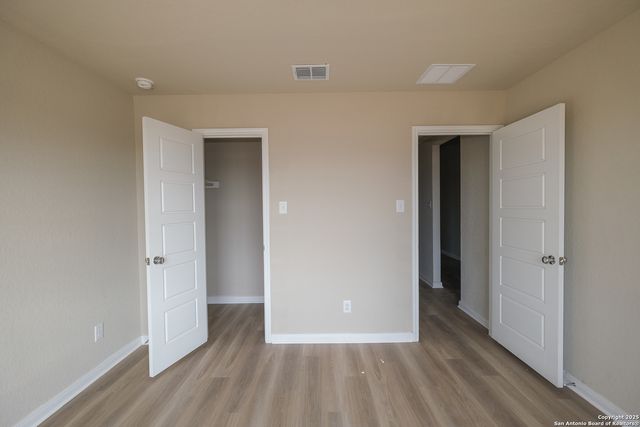 141 Cheyenne Drive, Floresville, TX 78114
