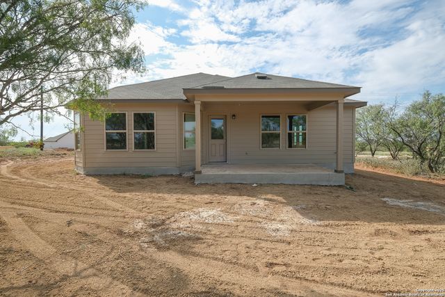 141 Cheyenne Drive, Floresville, TX 78114