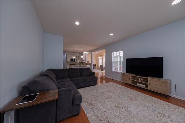 1909 Colonial Dr, Franklin Park, PA 15143
