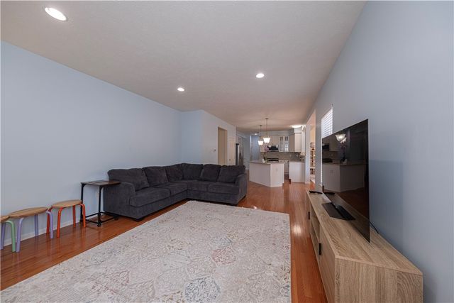 1909 Colonial Dr, Franklin Park, PA 15143