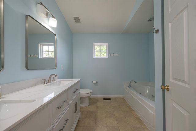 1909 Colonial Dr, Franklin Park, PA 15143
