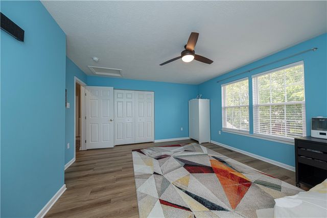 1909 Colonial Dr, Franklin Park, PA 15143