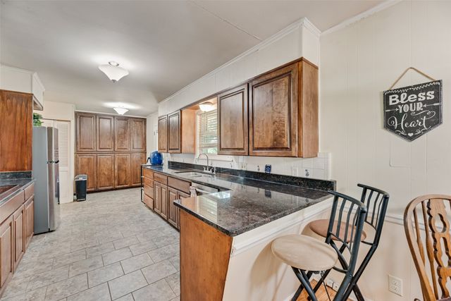 1719 W Day Street, Denison, TX 75020