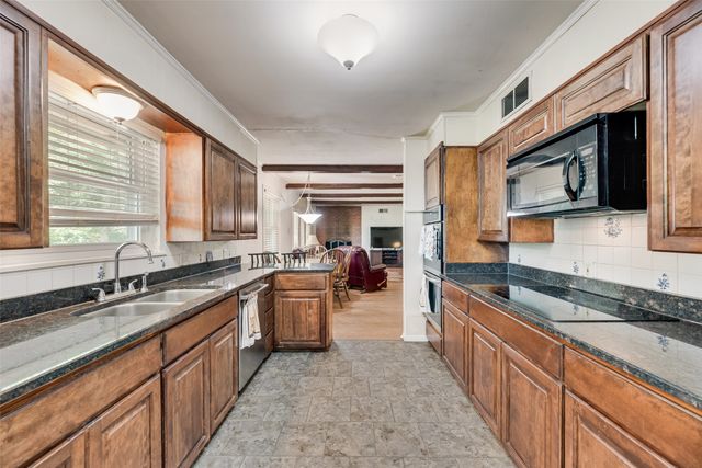 1719 W Day Street, Denison, TX 75020