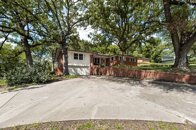1719 W Day Street, Denison, TX 75020
