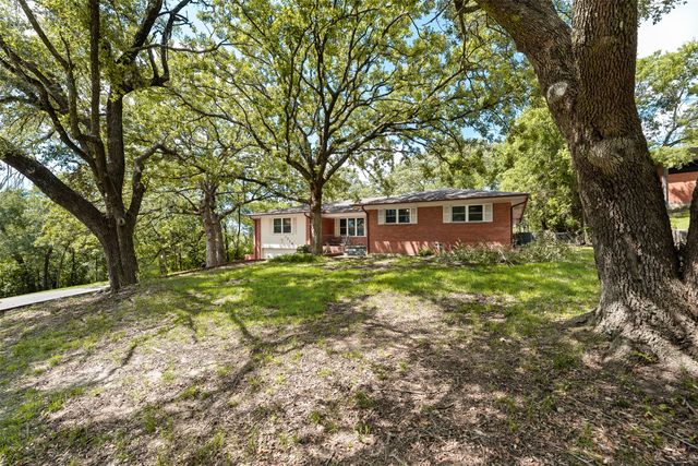 1719 W Day Street, Denison, TX 75020