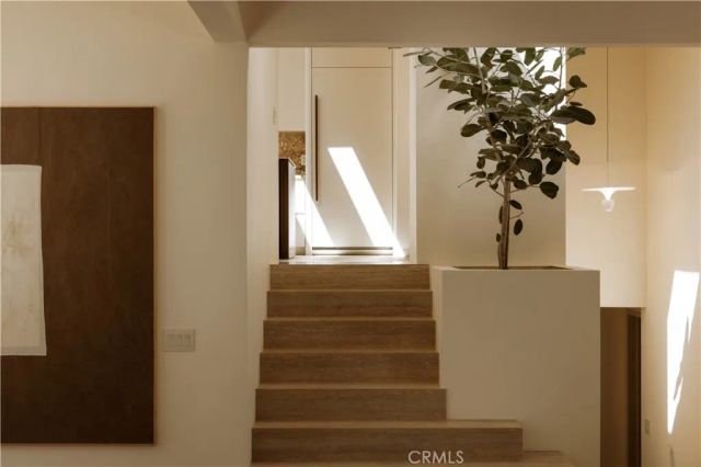 12162 Laurel Terrace Drive, Studio City, CA 91604