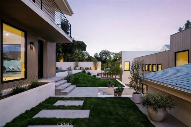 12162 Laurel Terrace Drive, Studio City, CA 91604
