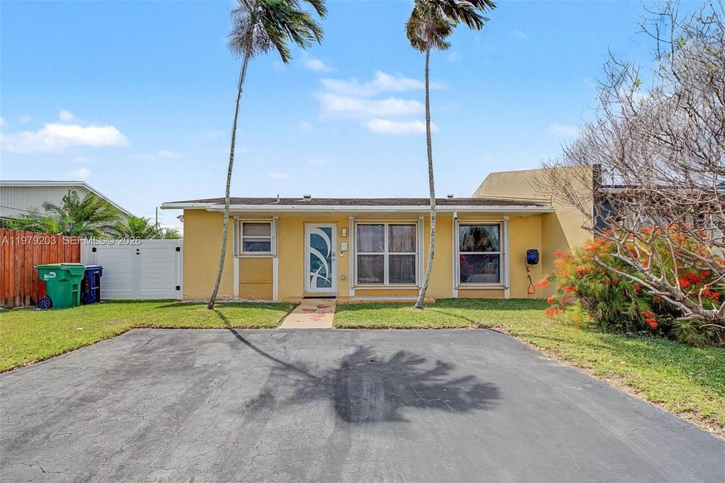 11416 SW 148th Ter, Miami, FL 33176