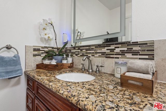 1236 S Mullen Avenue, Los Angeles, CA 90019