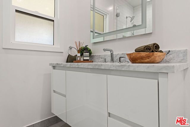 1236 S Mullen Avenue, Los Angeles, CA 90019