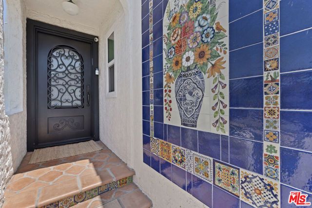 1236 S Mullen Avenue, Los Angeles, CA 90019