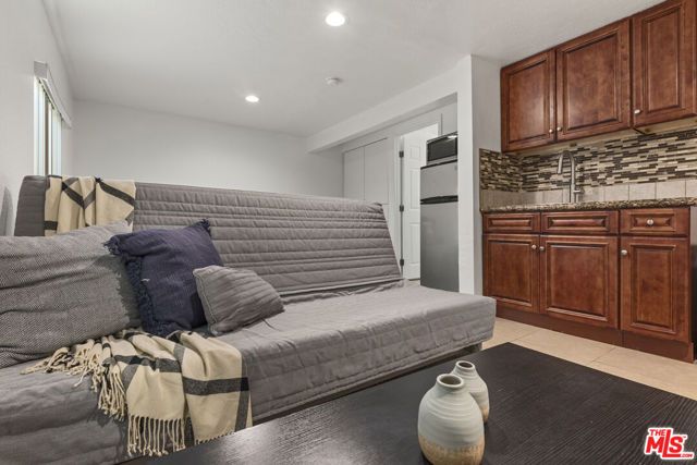 1236 S Mullen Avenue, Los Angeles, CA 90019