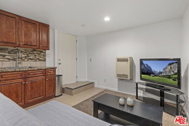 1236 S Mullen Avenue, Los Angeles, CA 90019