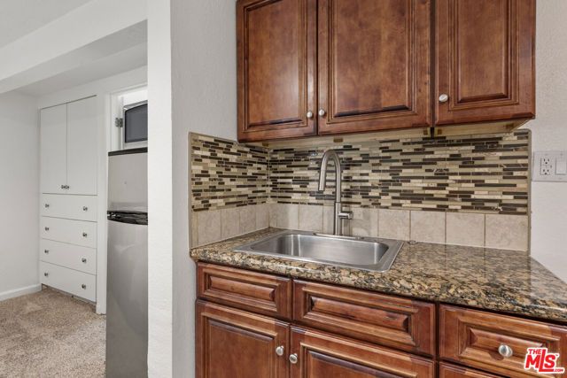 1236 S Mullen Avenue, Los Angeles, CA 90019