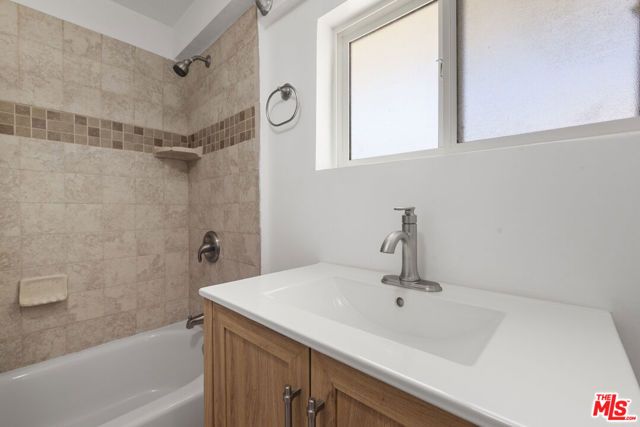 1236 S Mullen Avenue, Los Angeles, CA 90019