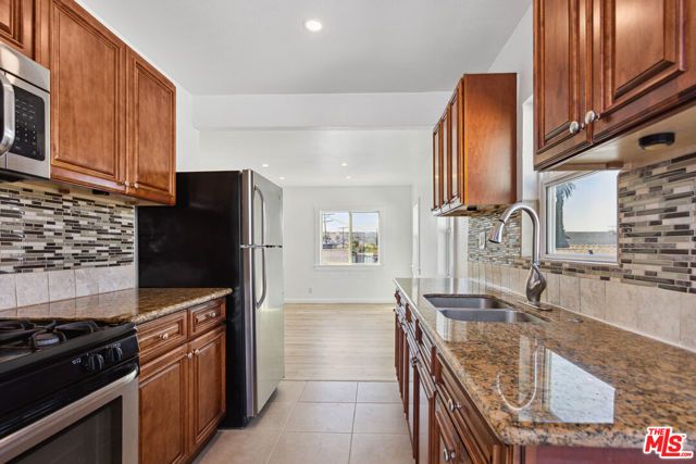 1236 S Mullen Avenue, Los Angeles, CA 90019